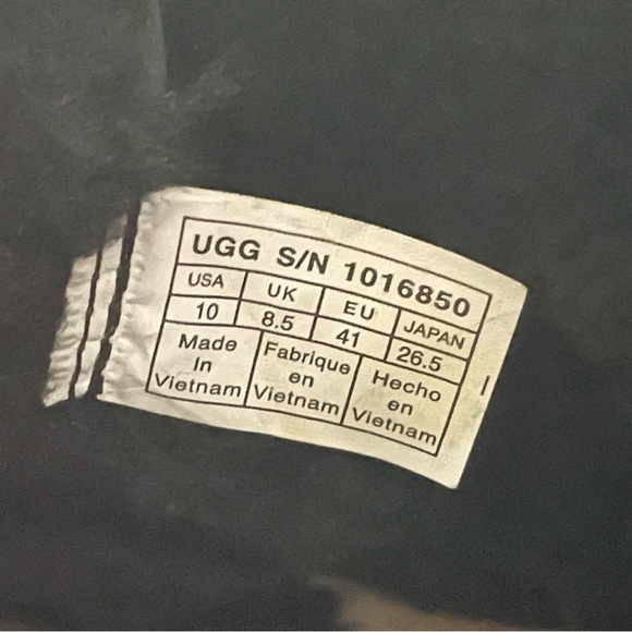 UGG Black Winter Boots with Fuzzy Lining - Picture 9 of 9